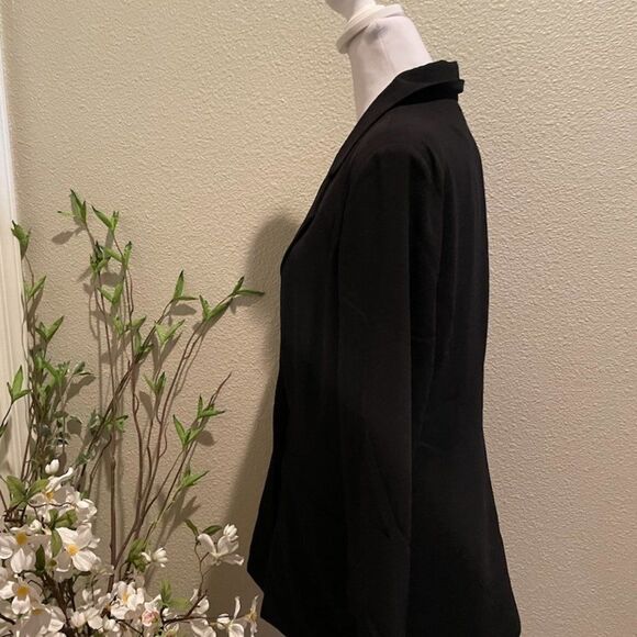 JustFab Long BlacK Button Blazer with Cuffed Designed Sleeves - Size M - Picture 8 of 13